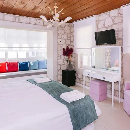 Begonvil By Aliki מלון