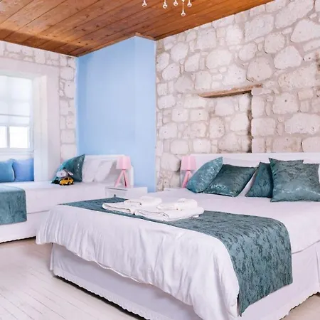 Begonvil By Aliki מלון