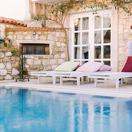 מלון Begonvil By Aliki 2*