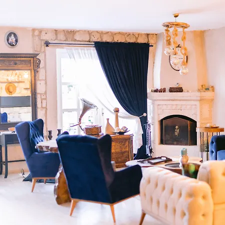 Begonvil By Aliki אלאקאטי