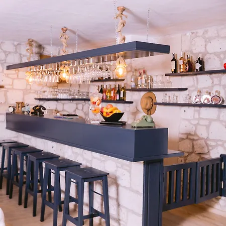 Begonvil By Aliki מלון