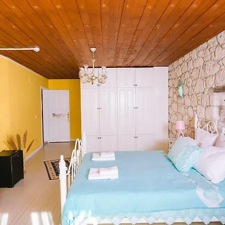 Begonvil By Aliki מלון