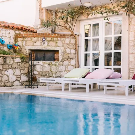 מלון Begonvil By Aliki 2*